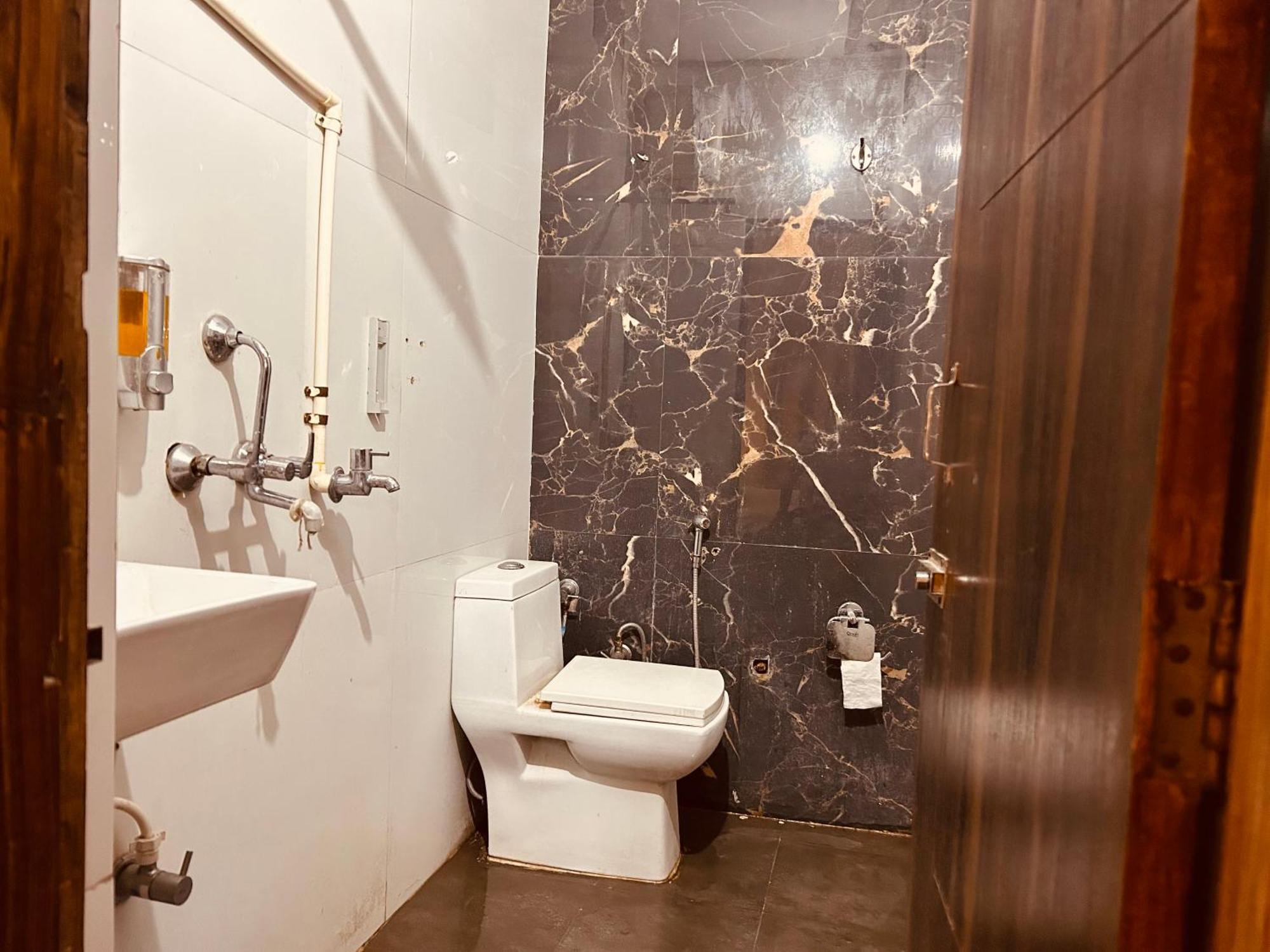 The For You Hotel & Restaurant Rishikesh Luaran gambar