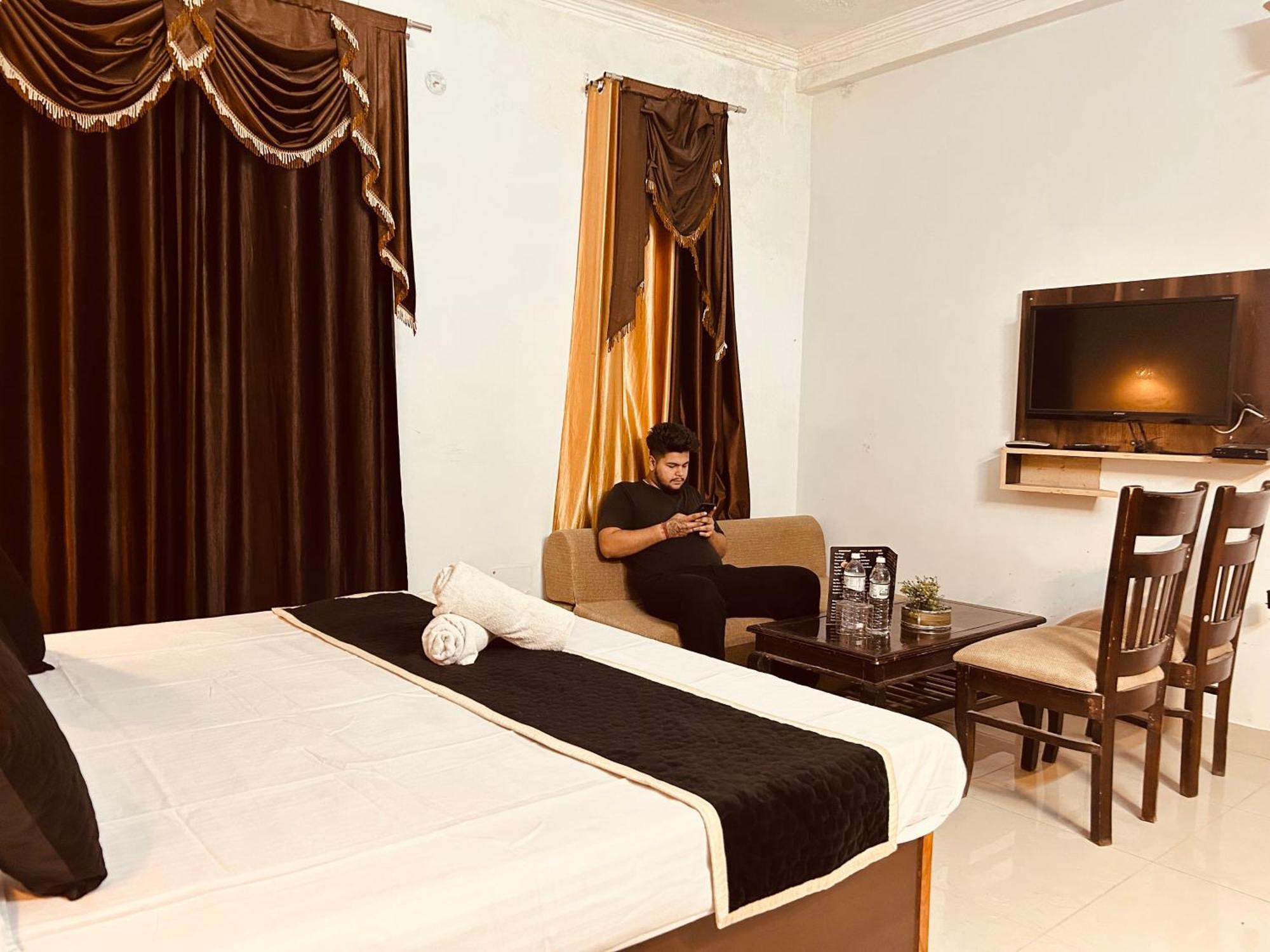 The For You Hotel & Restaurant Rishikesh Luaran gambar